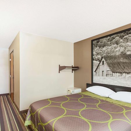Hotel Super 8 By Wyndham Richlands/Claypool Hill Area à Pounding Mill Extérieur photo