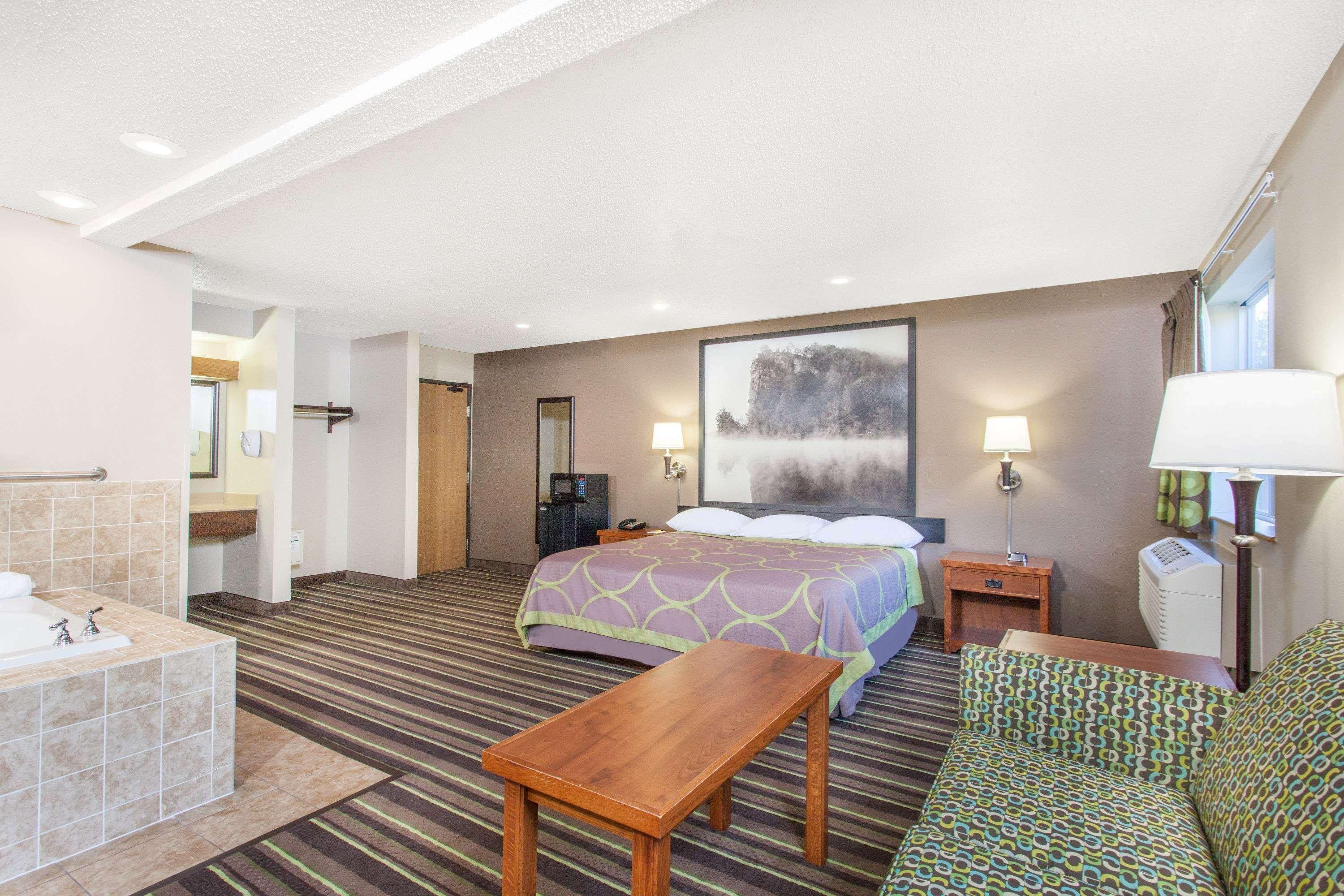 Hotel Super 8 By Wyndham Richlands/Claypool Hill Area à Pounding Mill Extérieur photo